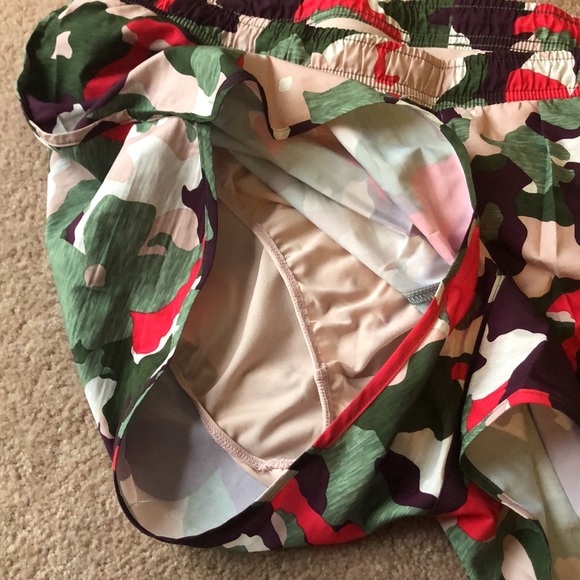 Athletic shorts - Picture 2 of 3